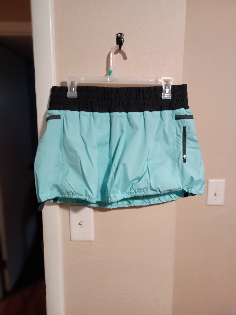 Lululemon Atletica Women Run Tracker Skorts Size 10 Light Blue Black